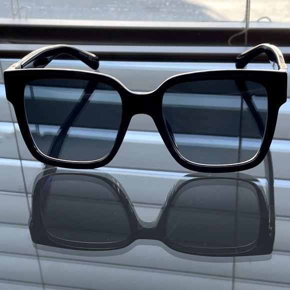 New Givenchy Sunglasses - Picture 3 of 11